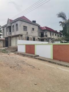 2 Houses of 3 Units Apartments & Shops
