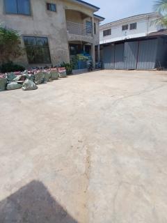 A 400 square meters warehouse, with 4 bedrooms house all ensuite with a double hall.